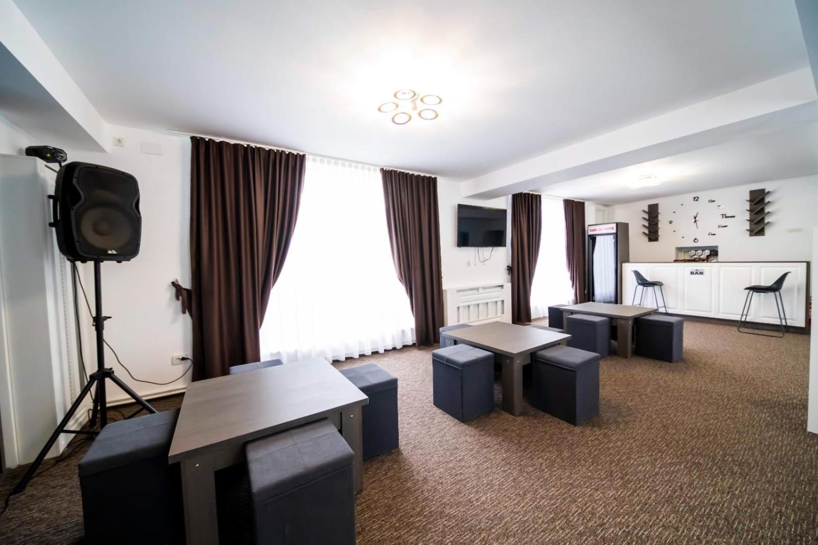 Danube Home Ostrovu Corbului Bagian luar foto